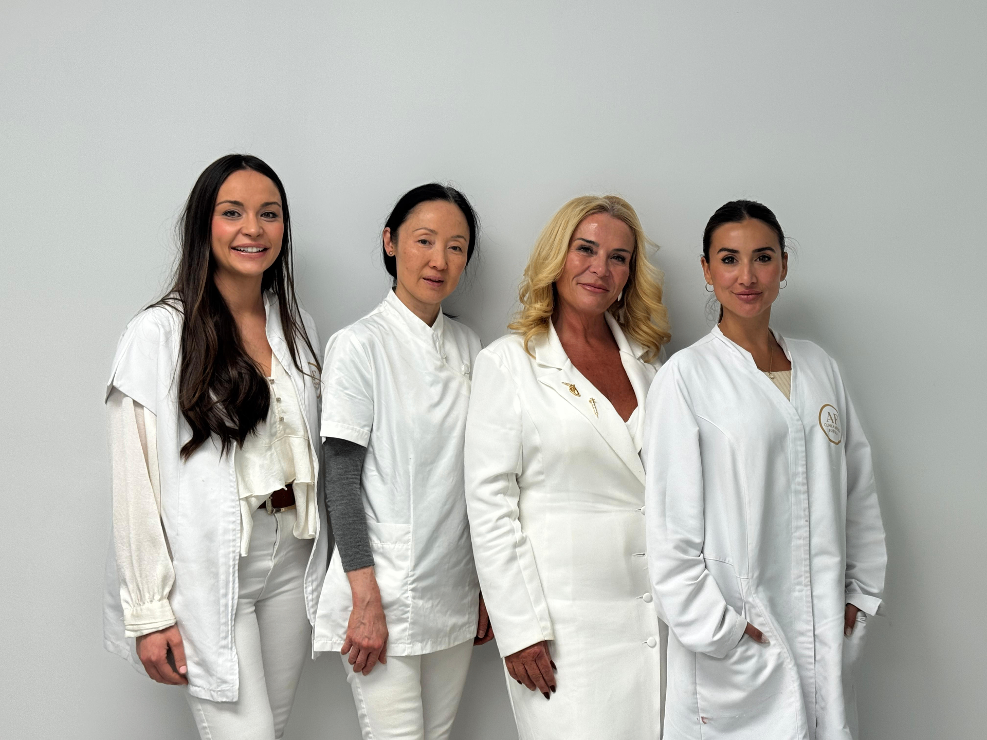 Equipo — morena, china y rubia